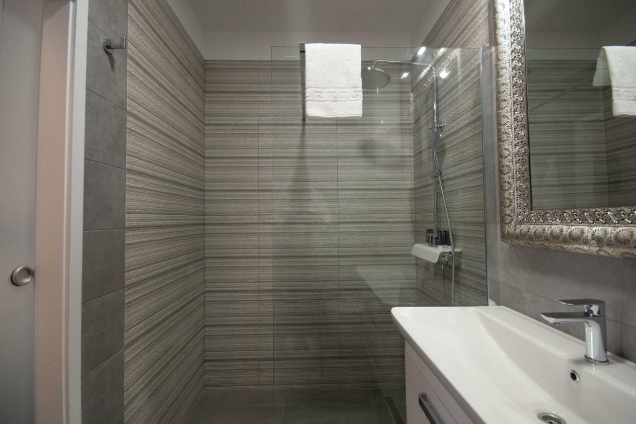 Center Luxury 1