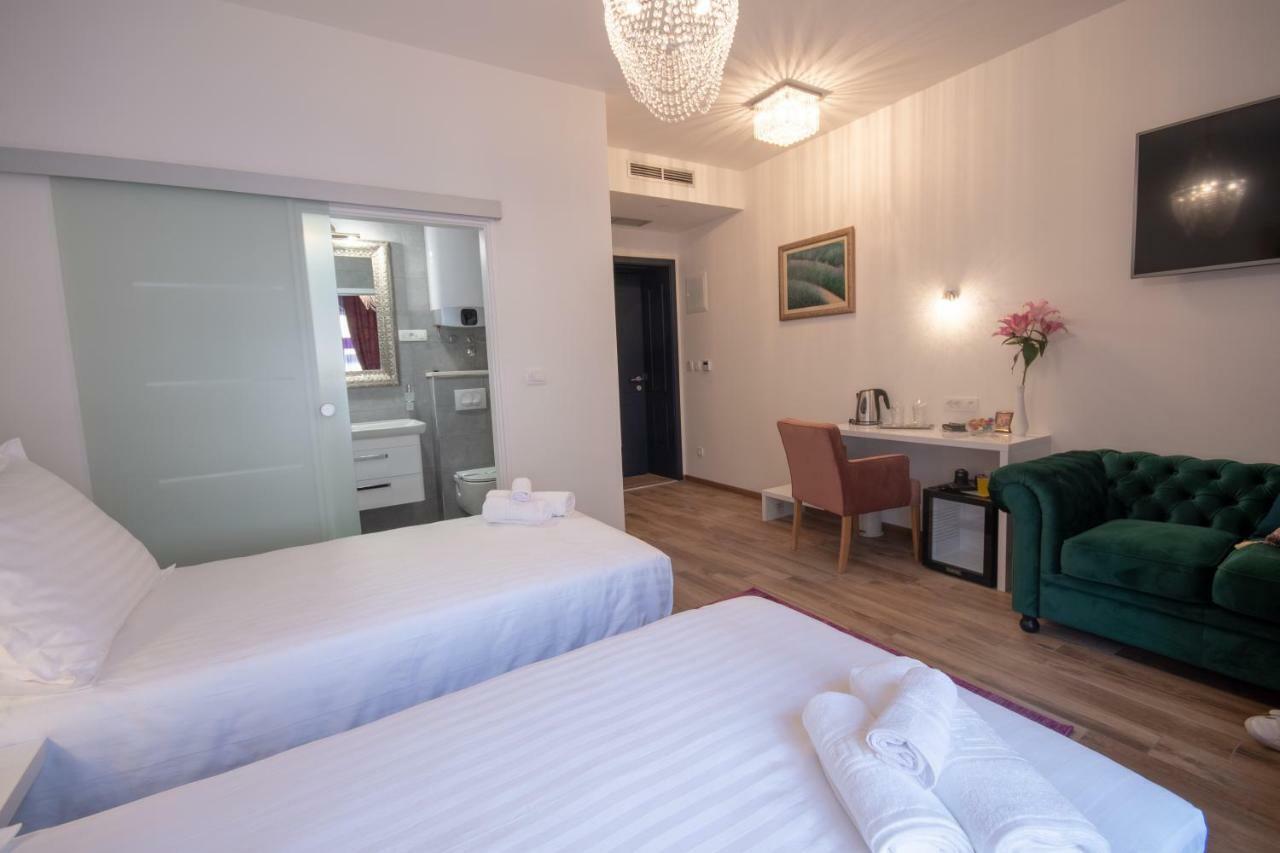 Center Luxury 1