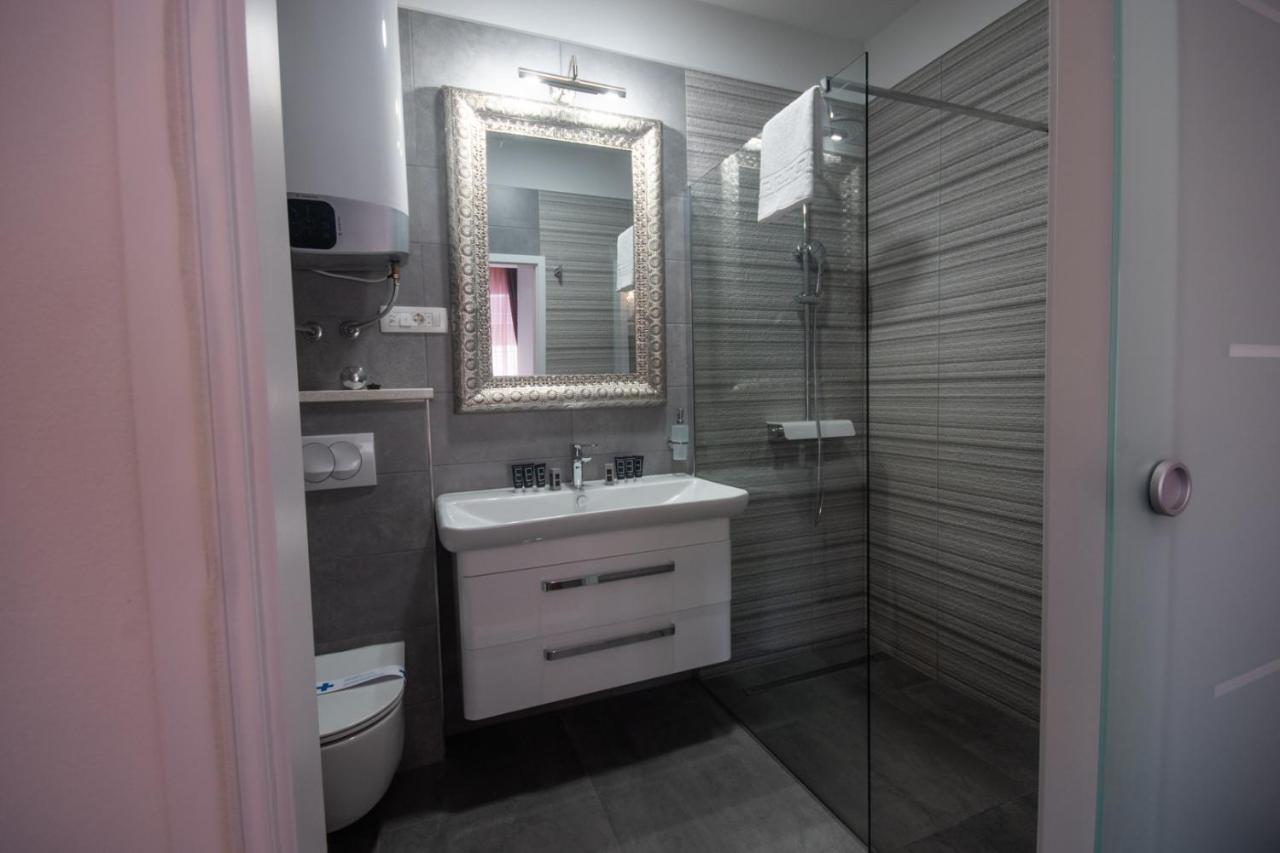 Center Luxury 1
