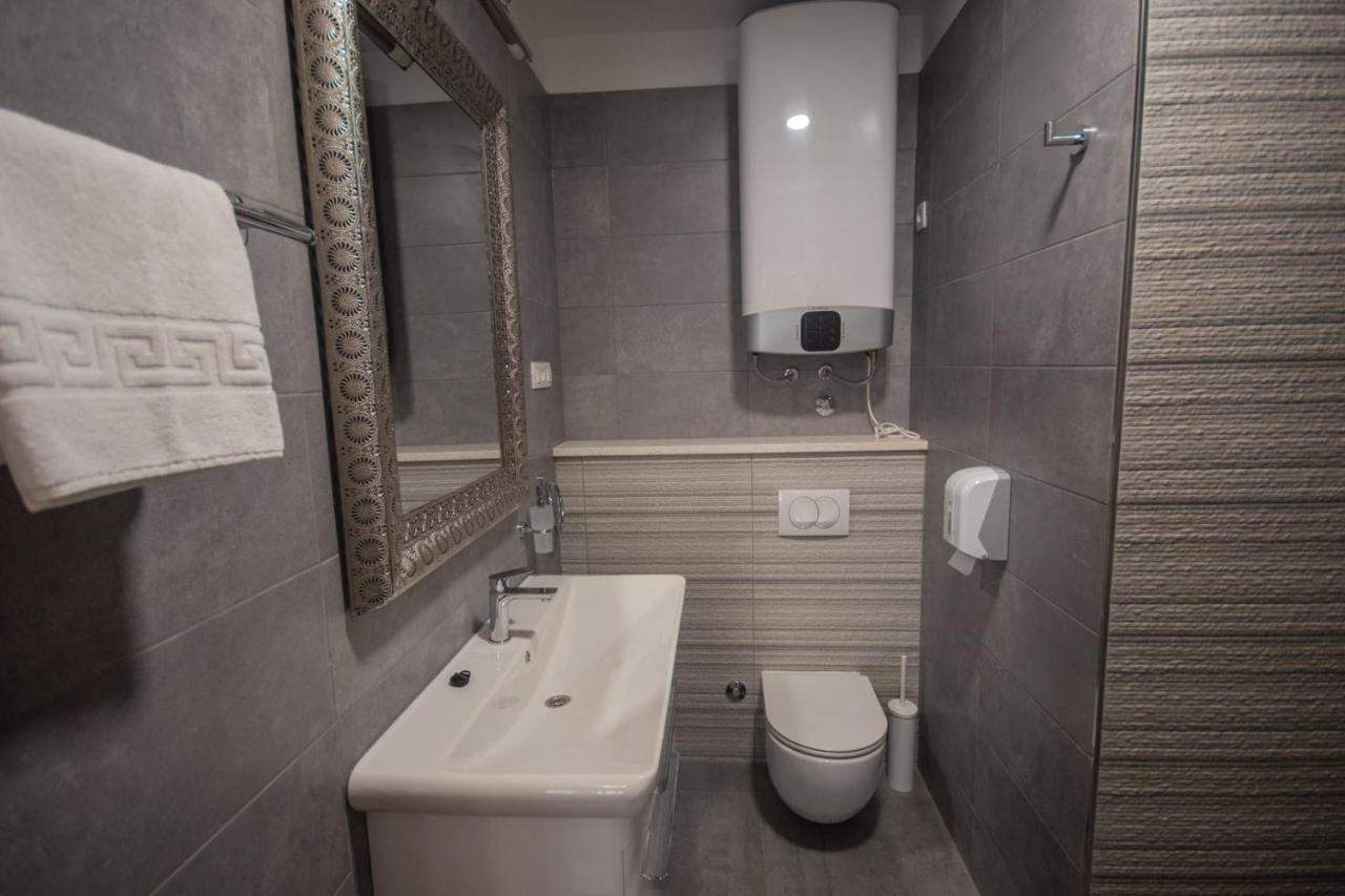 Center Luxury 1
